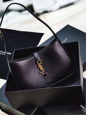 YSL HOBO BAG IN SMOOTH LEATHER NOIR